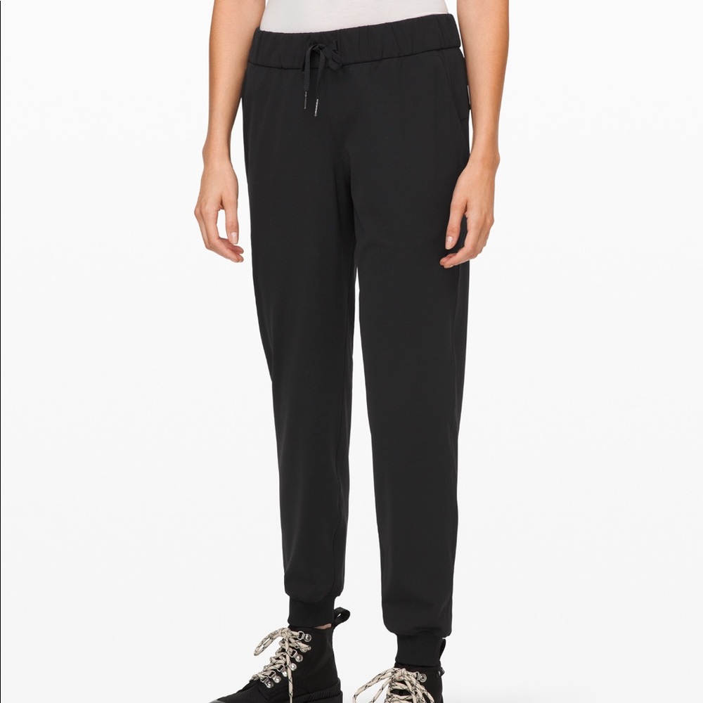 Lululemon On The Fly Joggers NWT size 8